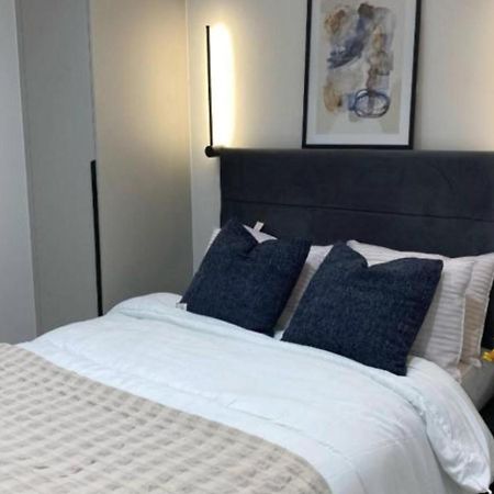 היי וויקומב Modern 1-Bed Apartment In Buckinghamshire With Free Wifi, Parking & Garden מראה חיצוני תמונה